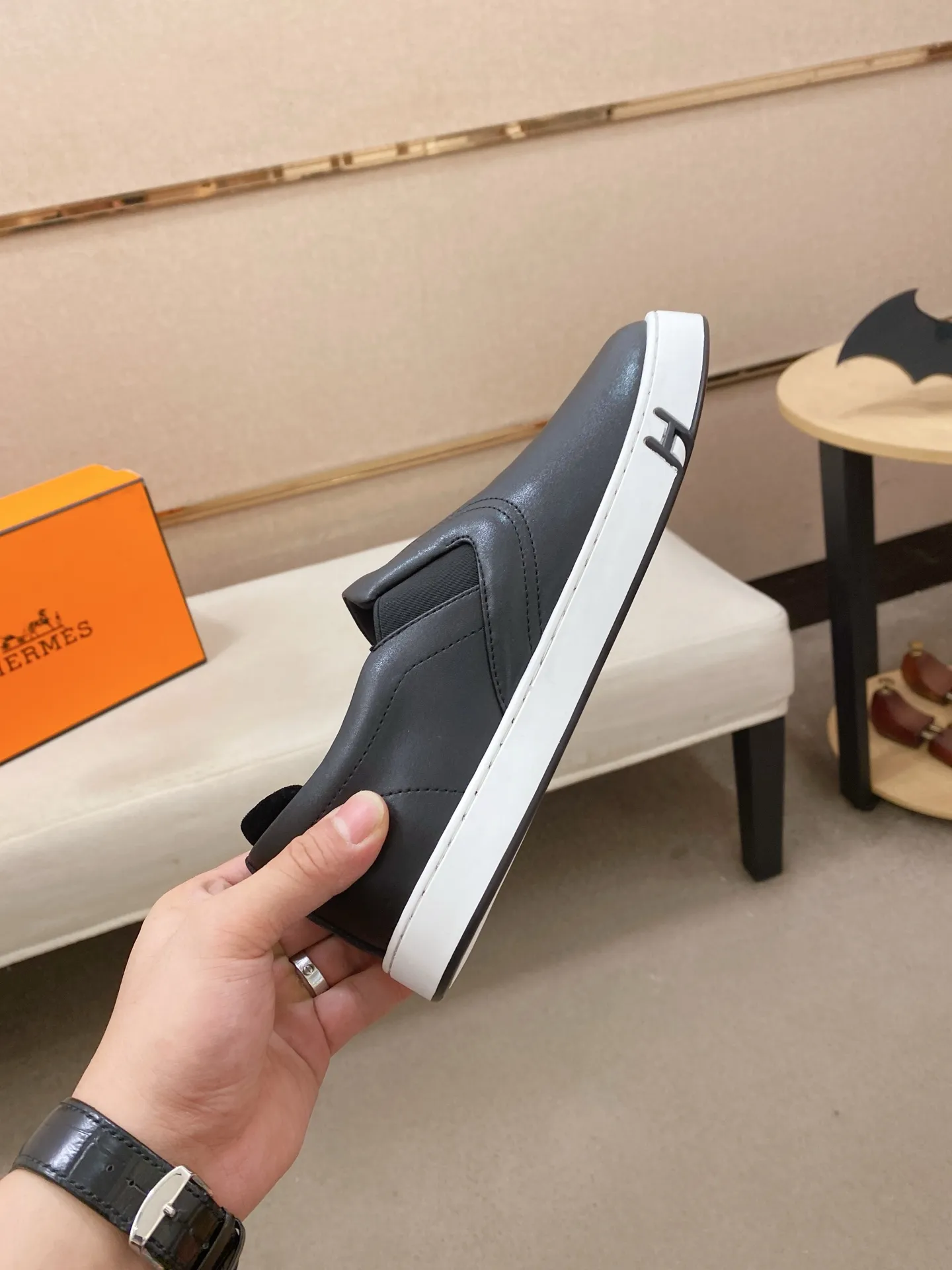 Men's clothing and shoes💰: 442💰《HERMES》【Classic original single version】Hermès; top 🔝purchase agent🔍🔍men's latest 🇺🇸 counter sales simultaneously, imported from Italy original ▲▲cowhide ▲▲ (high-end, nobility, class) ) Exquisite workmanship (Italian 🇮🇹 imported water-dyed 🐂 cowhide lining) sole: original sole provided by the original factory, ⚠️exclusive double-layer activity·TPR·rubber·combined molded outsole; super comfortable·wear-resistant·non-slip·environmental protection The real thing is more beautiful if you take the real thing (high quality, follow the order). You can enter and exit the counter at will * Number of yards: 38-44 (45 can be customized and cannot be returned or exchanged)